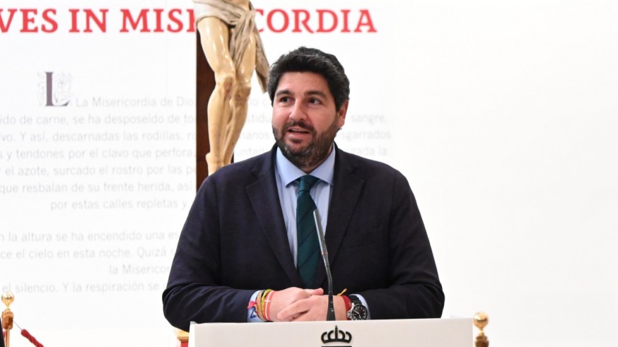 López Miras asegura que no ha visto aún la propuesta de Vox sobre el Mar Menor