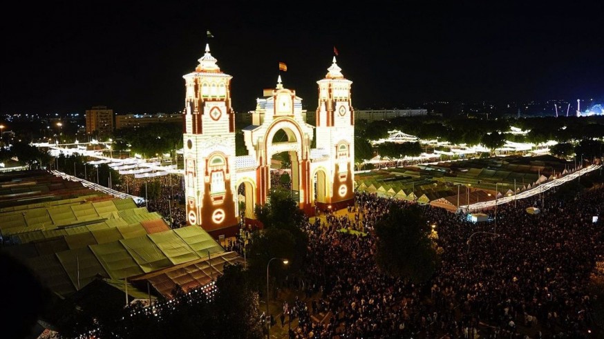 Un libro para un estado. Con Pepe Pérez-Muelas hablamos de Sevilla y la Feria de Abril, que arrancó anoche