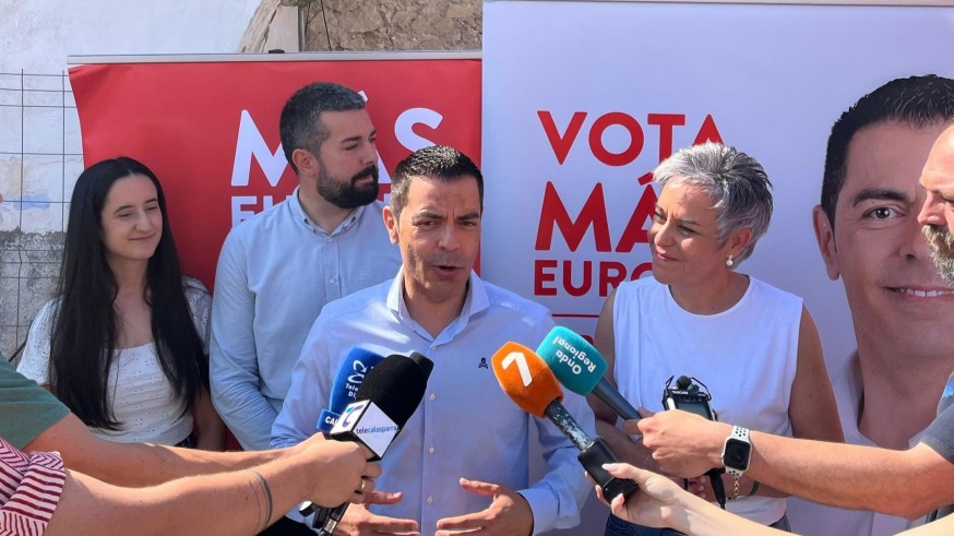 Ros: "La ciudadanía tiene que elegir entre el PP, que insulta y divide, o el PSOE, que propone soluciones"