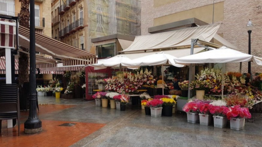 Los murcianos adelantan su visita a los cementerios por el Día de Todos los Santos