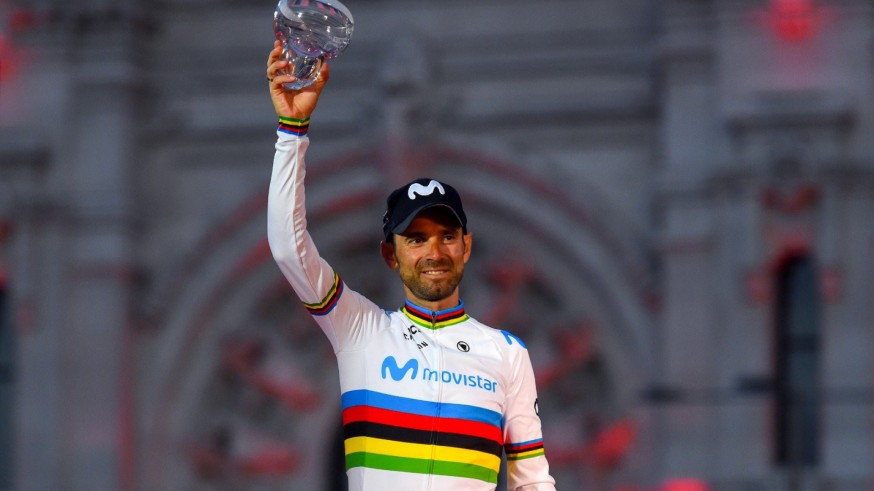 Alejandro Valverde, en su podio del Paseo de la Castellana tras La Vuelta. Foto: Movistar Team