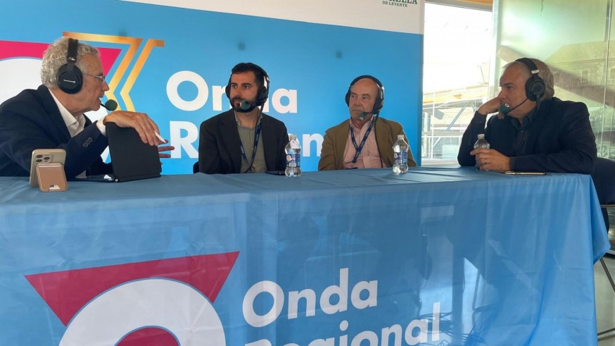 La radio autonómica reivindica la "inteligencia natural" y la proximidad frente al avance de la IA
