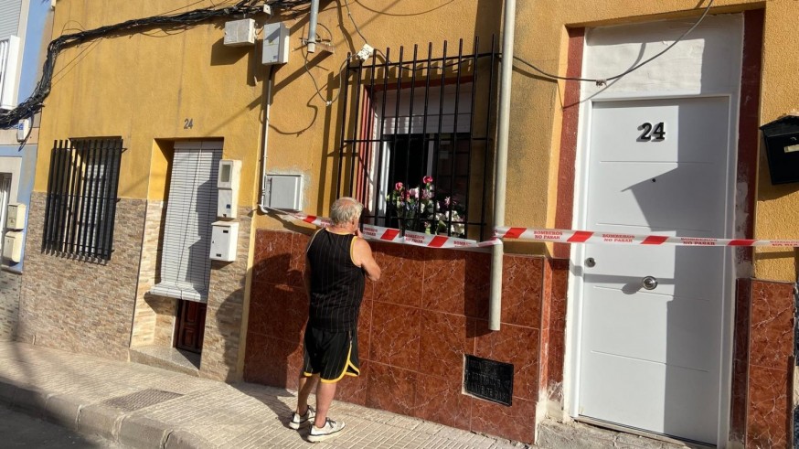 Un padre y su hijo de 16 años resultan heridos al ceder el forjado de su casa en San Antón en Cartagena