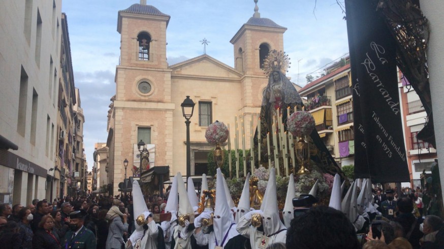 La procesión del Cristo del Rescate de Murcia acortó el desfile ante la previsión de lluvia