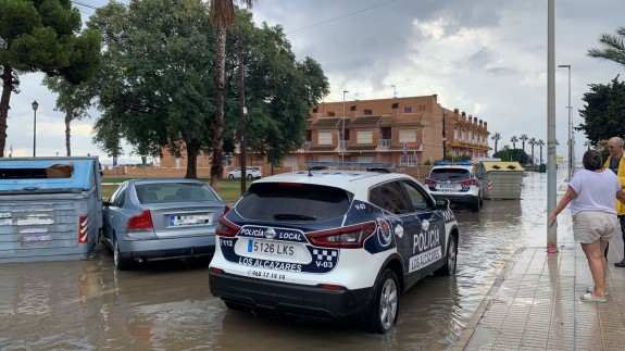 Una calle inundada en el municipio de Los Alcázares. VÍCTOR MANUEL MORENO