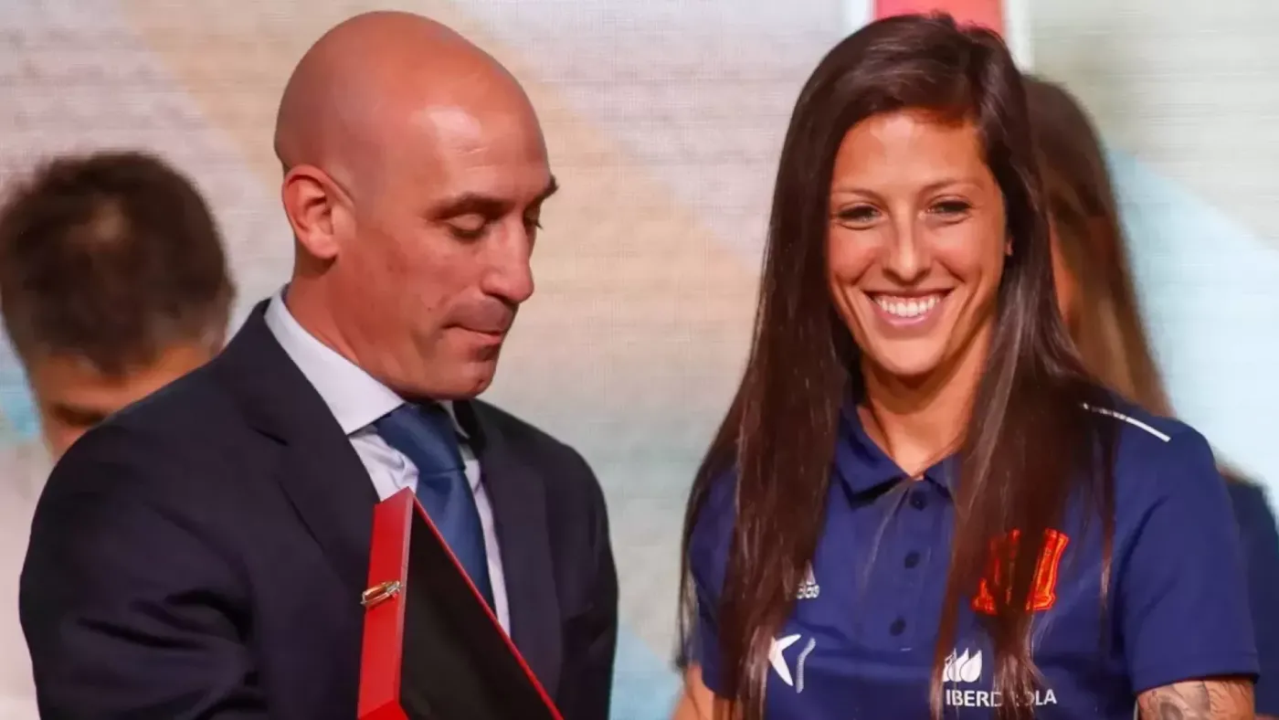 La Fiscalía abre diligencias por el beso de Rubiales y ofrece a Jenni Hermoso denunciarle