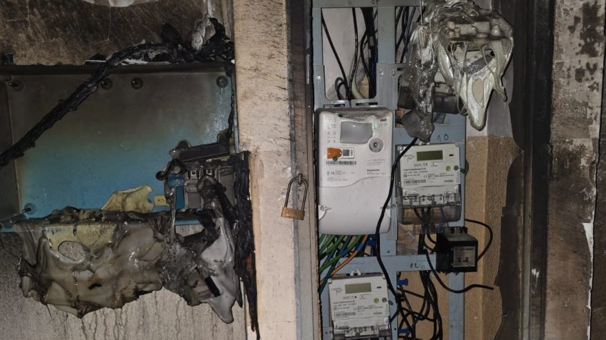 Ocho heridos tras incendiarse un edificio de cuatro plantas en Mula