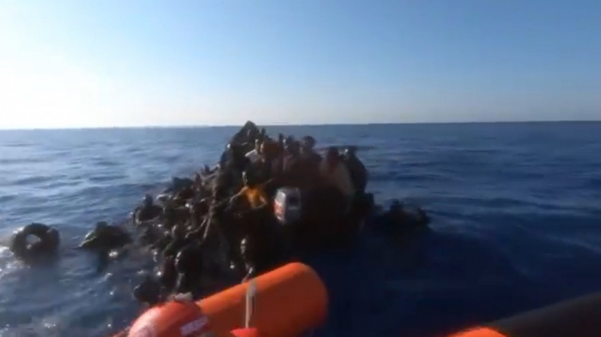 Open Arms rescata a 55 náufragos frente a la costa de Lampedusa