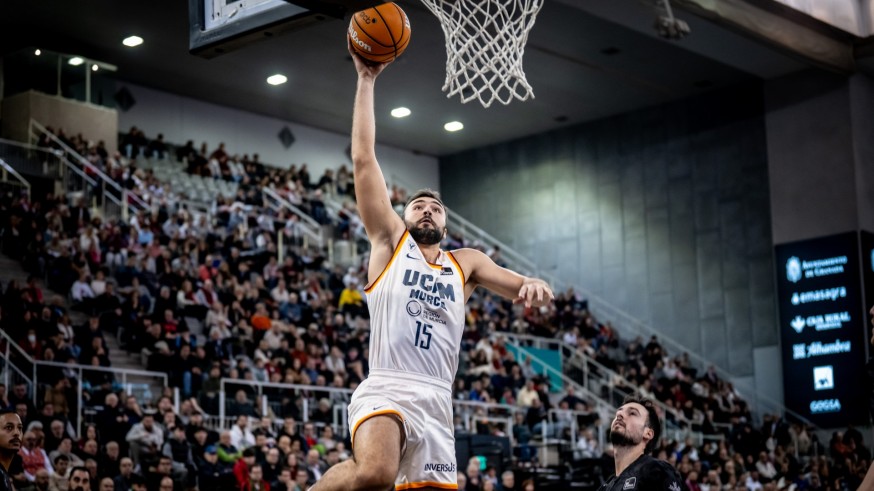 El UCAM Murcia da un paso de gigante hacia la Copa en Granada