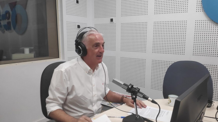 Joaquín Azparren dirige el informativo de la mañana