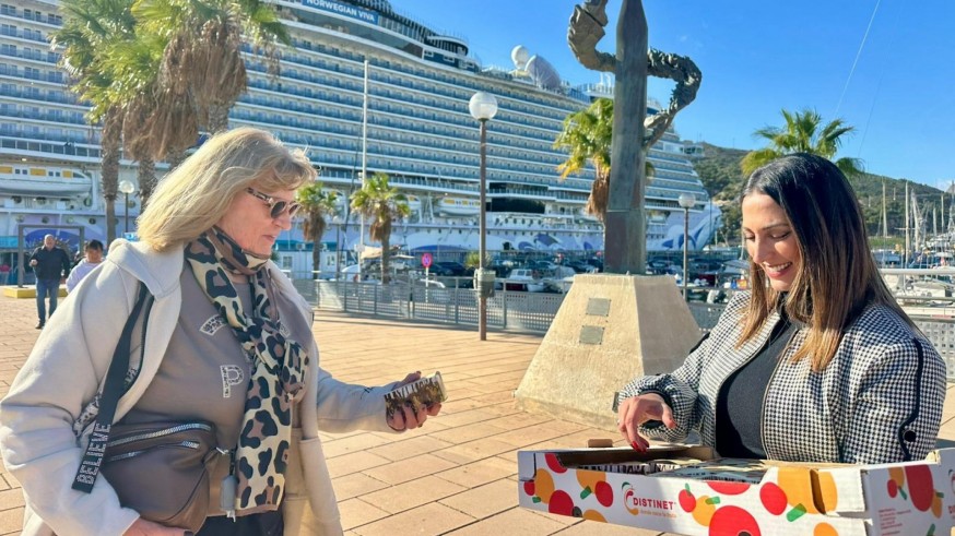 Uva de mesa para los cruceristas en el Puerto de Cartagena