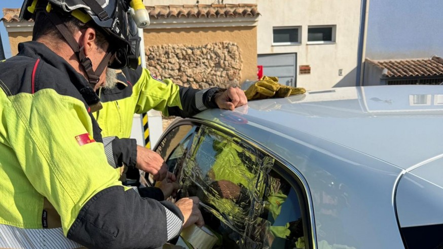 Rescatan a una niña de un año que se quedó encerrada en un coche en Archena