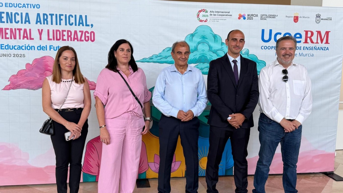 La Inteligencia Artificial irrumpe en el debate educativo en Murcia