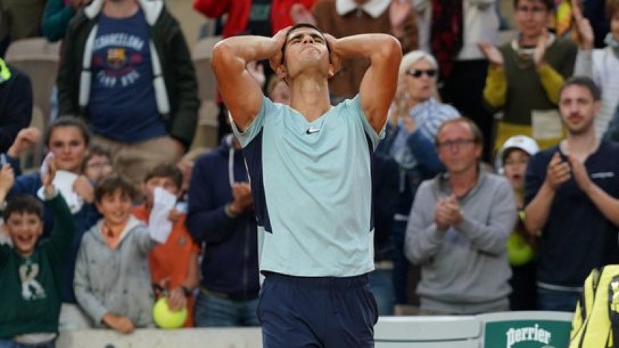 Un agónico Alcaraz levanta bola de partido a Albert Ramos y tira de épica para pasar a tercera ronda de Roland Garros