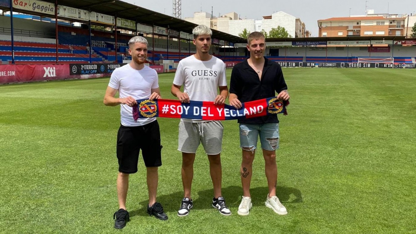 Adrián: "Queremos reforzar un poco más el ataque del Yeclano"