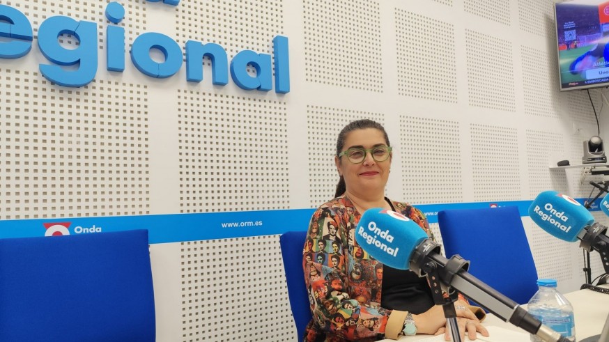 Más allá del marrón: Clara Alarcón reivindica el color en la historia frente al mito de la Edad Media "oscura"