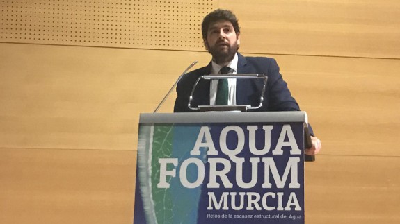 López Miras durante su intervención en el 'Aqua Forum Murcia'