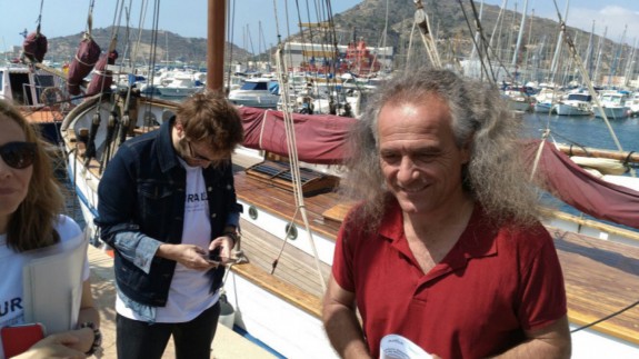 Pedro García junto al velero ELSE en una imagen de archivo