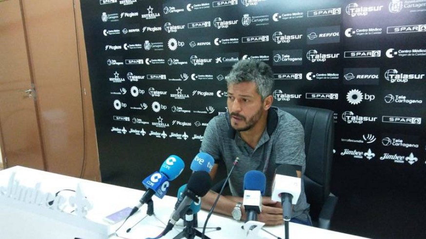 Gustavo Munúa en rueda de prensa
