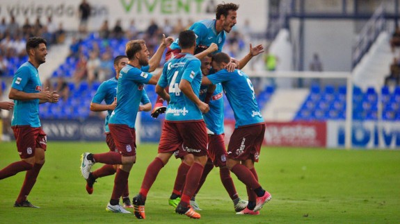 Los jugadores del Cartagena celebrando un gol (foto: FC Cartagena)