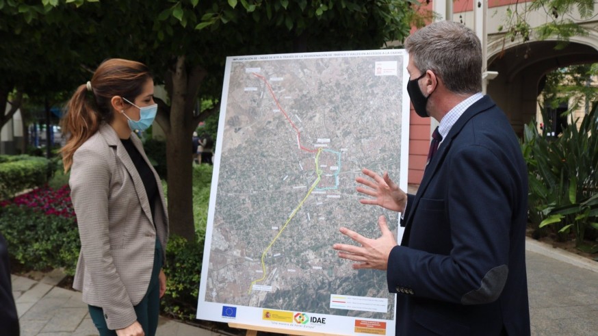 Murcia recibe 17 millones de euros de los fondos Feder para poner en marcha el Bus de Tránsito Rápido
