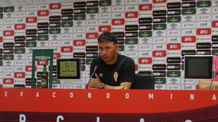 Manolo Sanlúcar, ayer en rueda de prensa (foto: Real Murcia)