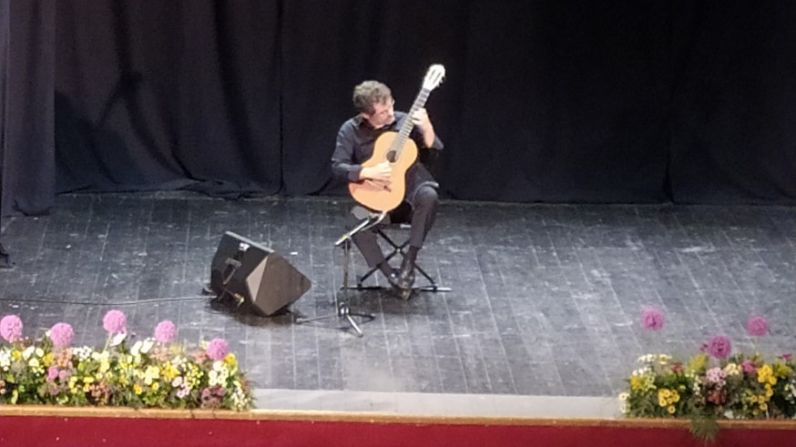 EL ROMPEOLAS. José Daniel Salceda gana el Festival de Guitarra de Mula