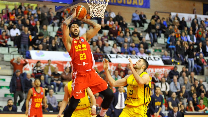 El UCAM Murcia CB cae 66-71 ante el Tenerife en al ida de octavos de la Basketball Champions League