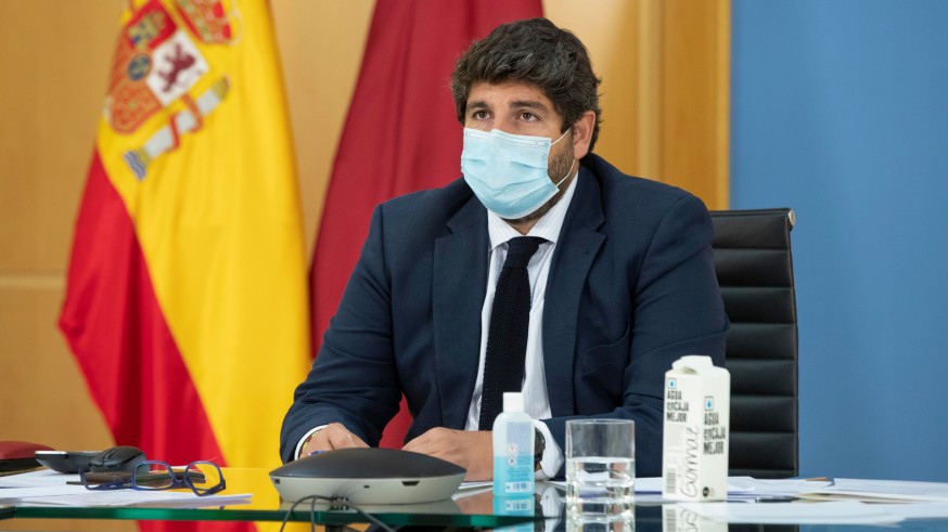 López Miras durante la reunión telemática con Sánchez