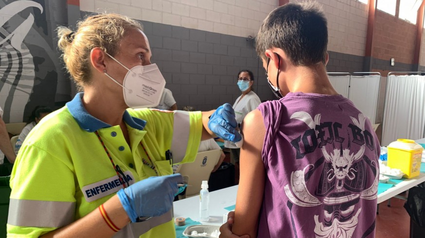 Los jóvenes de entre 12 y 20 años comienzan a vacunarse en Los Alcázares