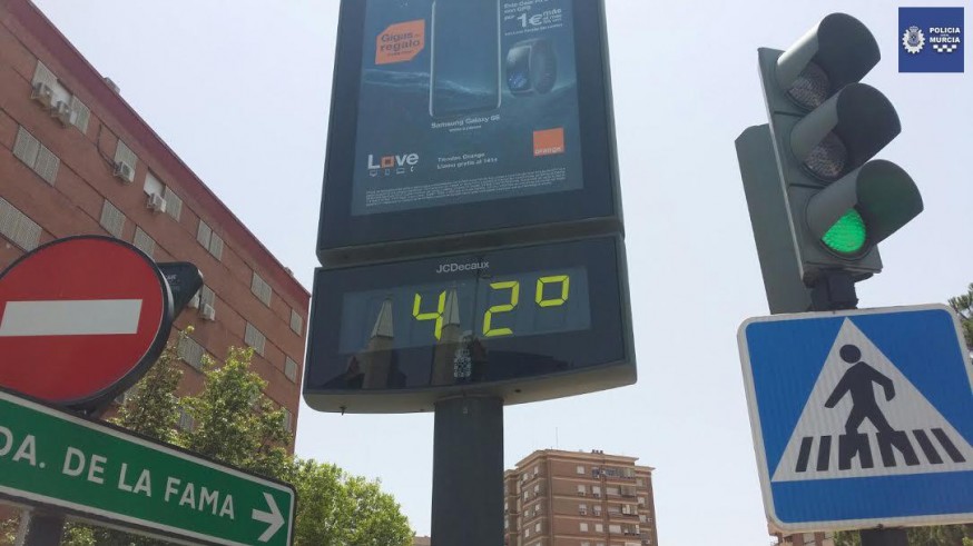 Termómetro marca 42º