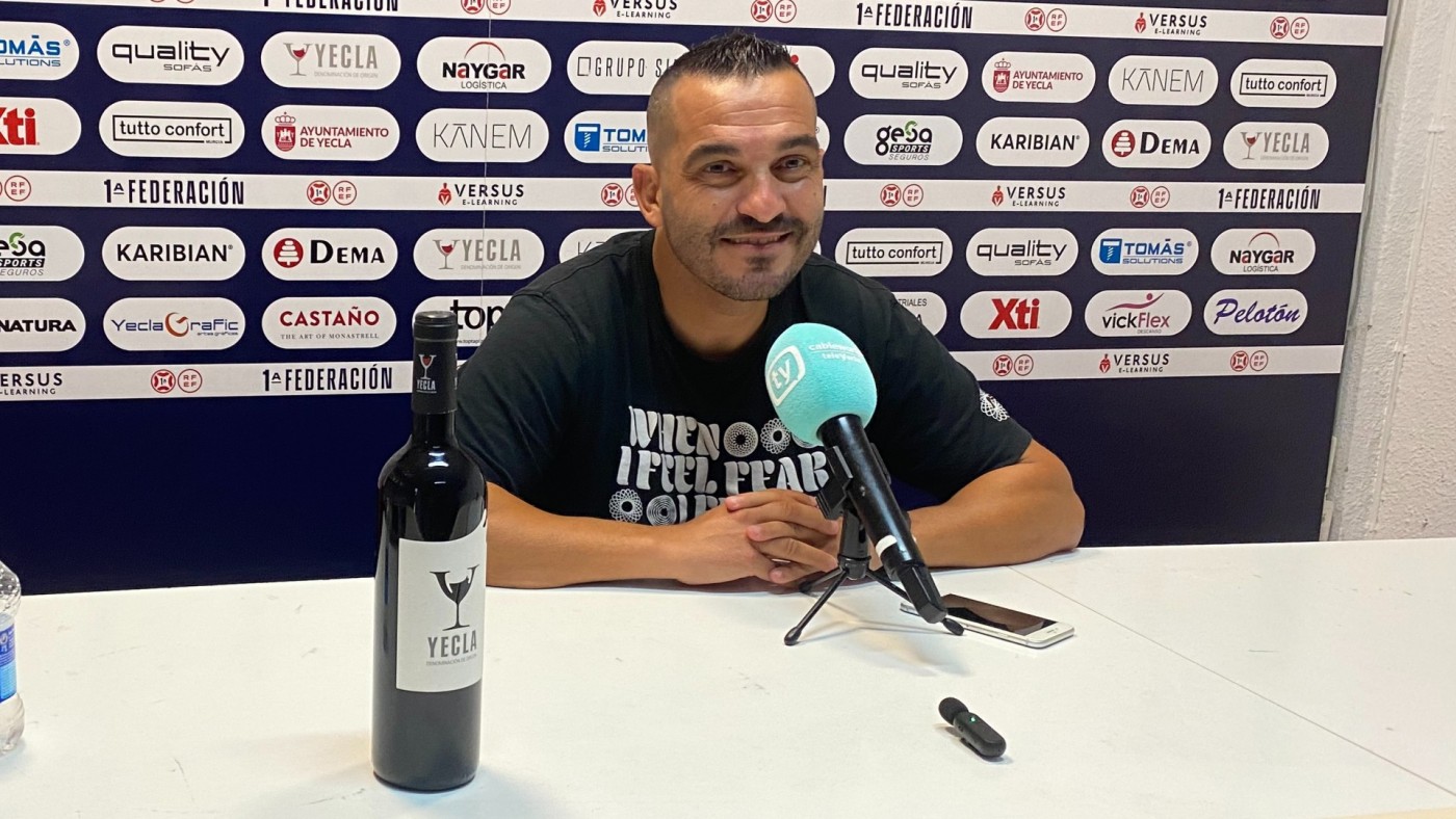 Adrián: "No tenemos ni presión ni ansiedad por ganar en casa, pero sí tensión"