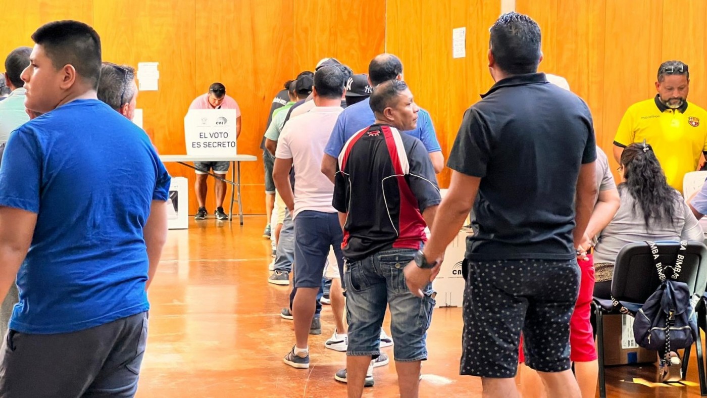 Miles de ecuatorianos votan en la Región de Murcia 