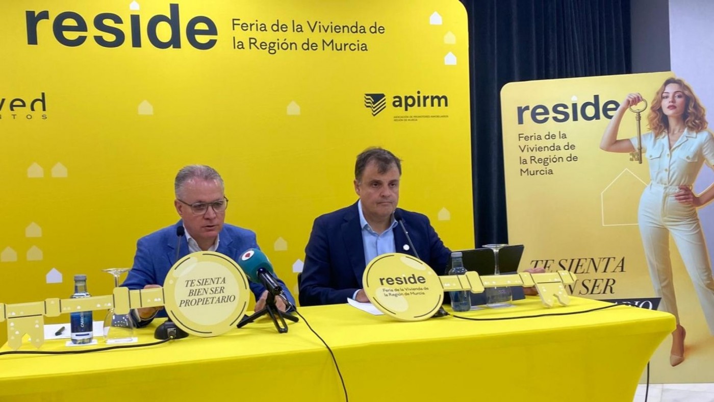 Blázquez y Zamora durante la presentación de Reside en Murcia. ORM