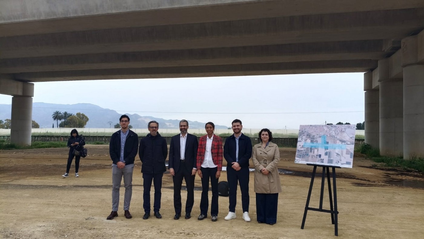 Lucas acusa a los ayuntamientos del PP de boicotear la regularización