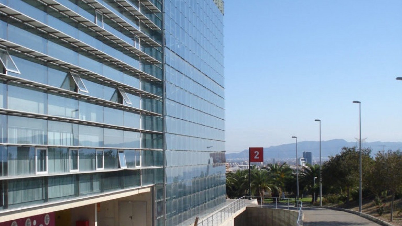 Fachada energética de la Facultad de Económicas de la UMU