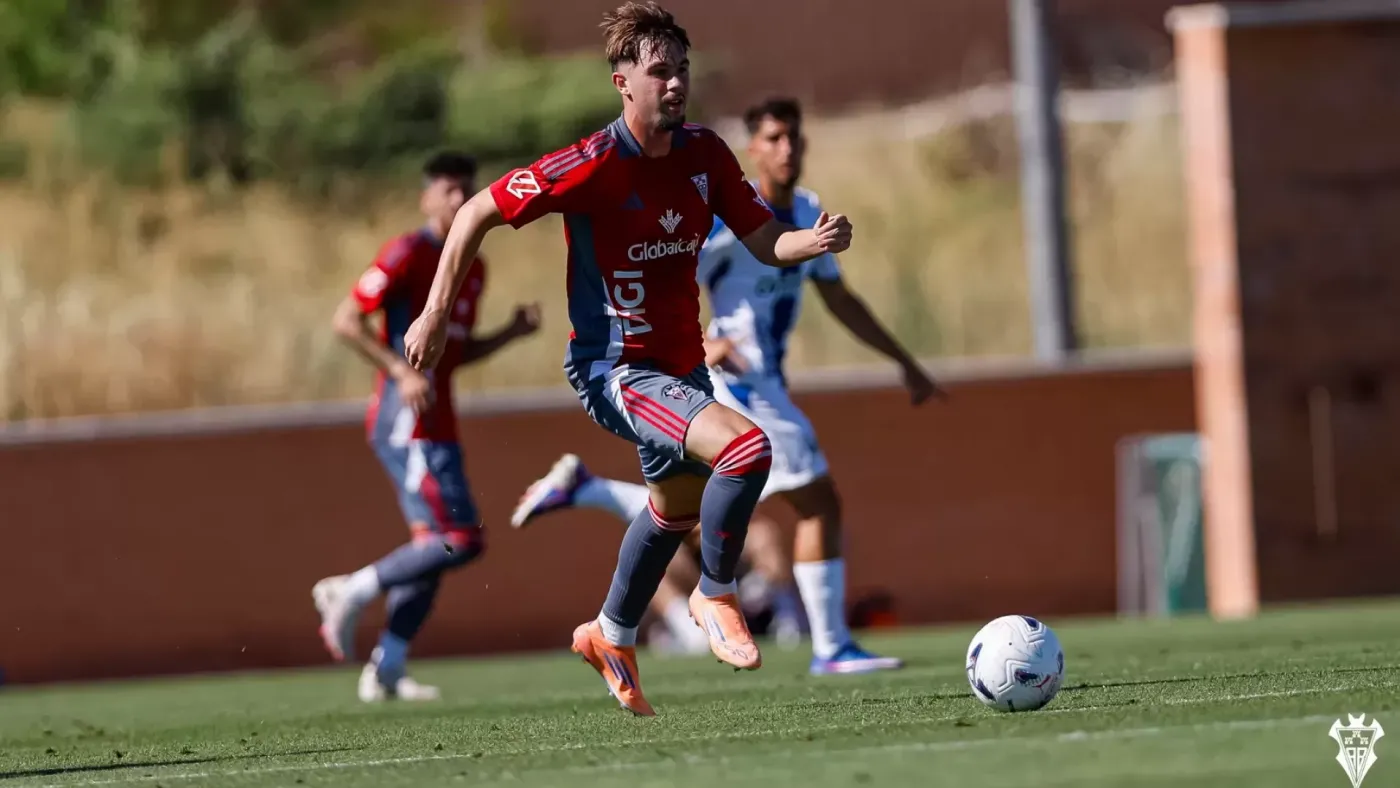 El Cartagena se hace con Marcos Moreno en propiedad