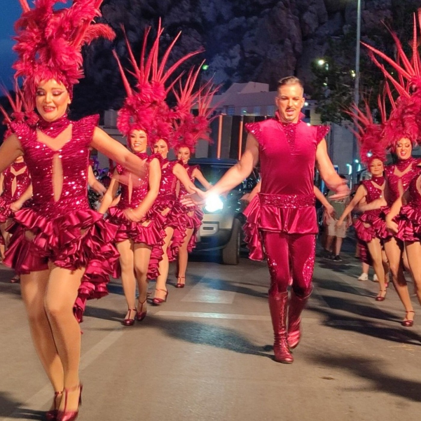 EL ROMPEOLAS T08C093 Águilas se rinde al color y la sátira con su tradicional desfile de Carnaval de Verano (01/08/2026) — EL ROMPEOLAS cover