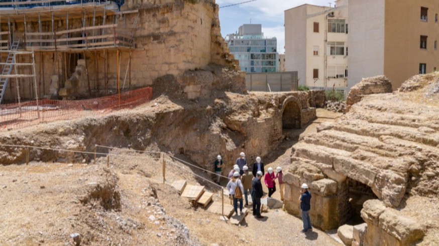 Visita de las autoridades al anfiteatro romano de Cartagena