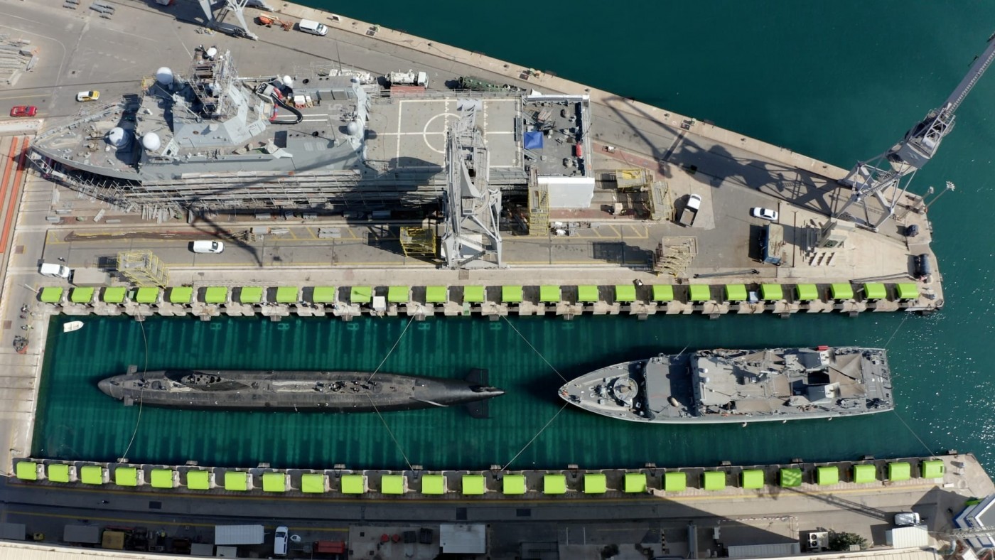 El ascensor gigante de Navantia en Cartagena cumple 50 años y eleva al megayate más pesado de su historia