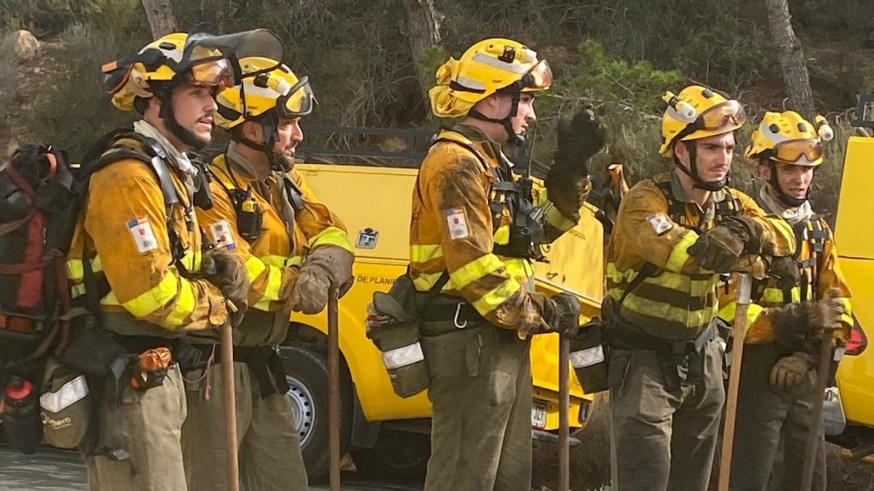 Los bomberos forestales celebran la ley nacional, pero mantienen las movilizaciones en la Región