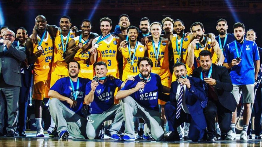 El UCAM Murcia consigue un histórico tercer puesto en la BasketballCL tras vencer 74-85 al Riesen alemán
