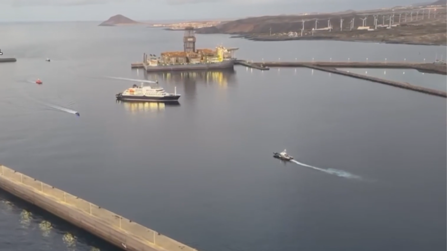 El crucero del hantavirus preparado en puerto para iniciar la evacuación