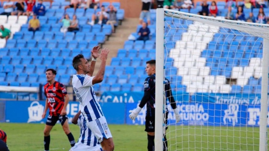 El Yeclano cae en su estreno liguero ante el Recreativo de Huelva (2-1)