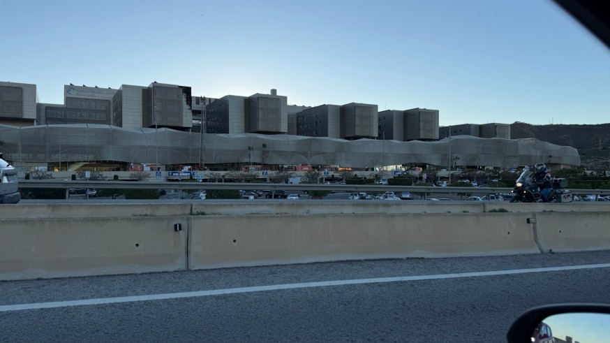 Los pacientes evacuados del hospital Santa Lucía son trasladados al Rosell y a Los Arcos