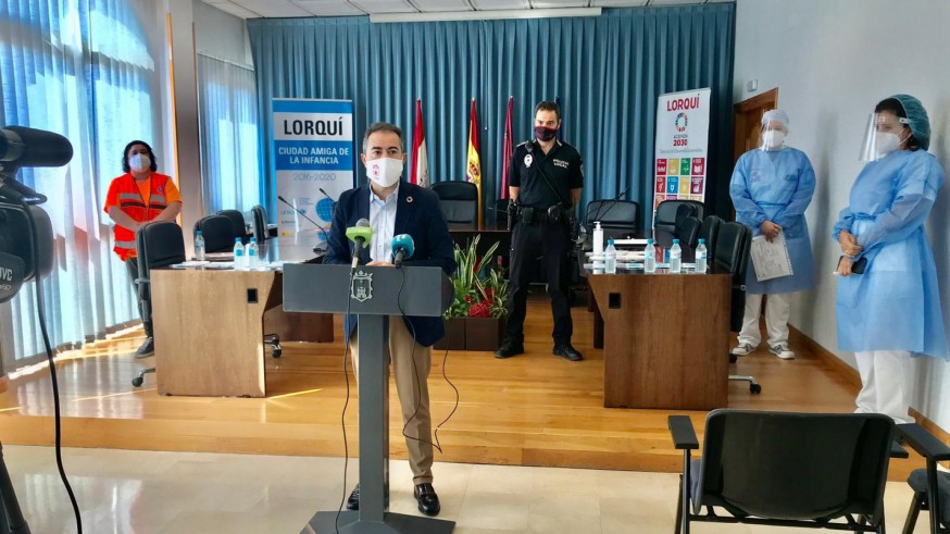 Joaquín Hernández, alcalde de Lorquí, en rueda de prensa