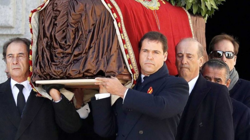 Franco, exhumado del Valle de los Caídos 44 años después