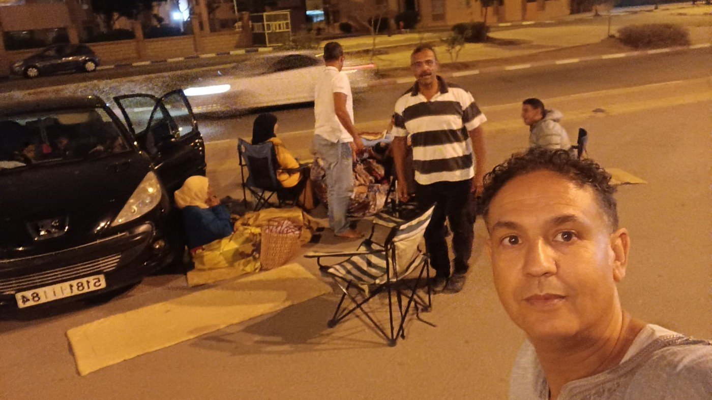 Los marroquíes viven en la calle por miedo a más terremotos