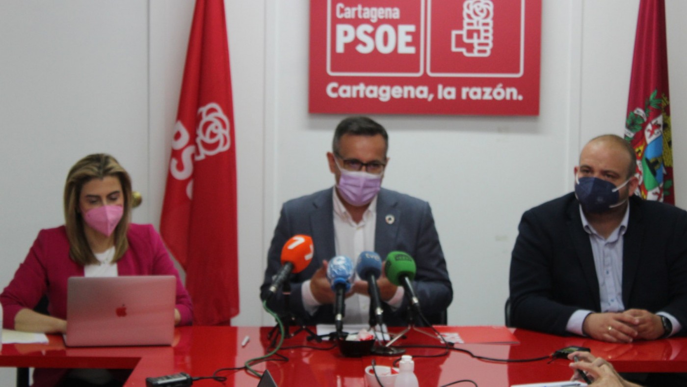 Carmina Fernández, Diego Conesa y Manuel Torres en rueda de prensa. PSRM