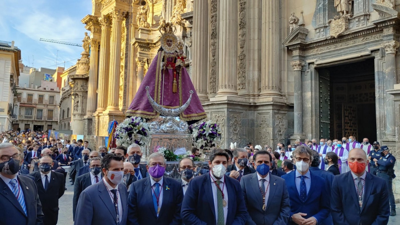 La virgen de la Fuensanta vuelve a las calles de Murcia acompañada de miles de fieles